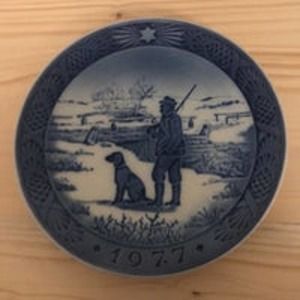 Royal‎ Copenhagen Christmas Plate 1977 Immervad Bridge EUC
